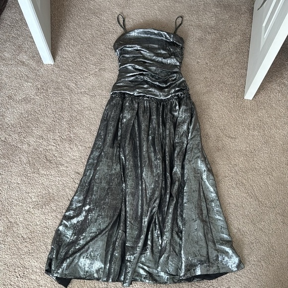La Maise- NWT Metallic Silver Ruched Dropwaist Midi Foil Dress - Picture 9 of 9